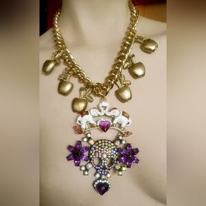 COPY - BETSEY JOHNSON skull statement necklace gold tone rhinestones NEW